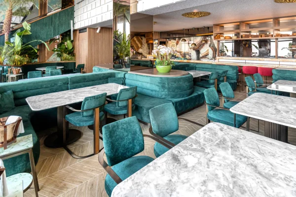 Top Class Design U Shape Design Velvet Upholstery 4 Seat Banquet Booth Seating Coffee Table and Chair Set