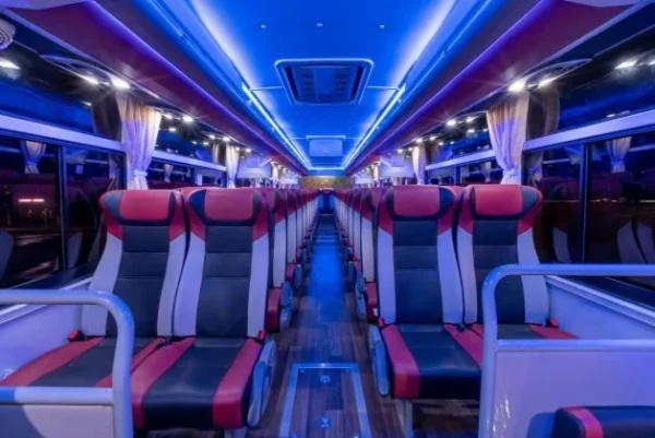 Brand New 6125 70 Seats Right Hand Driving Luxury coach Bus