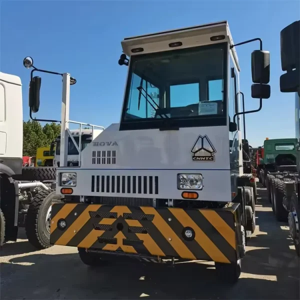 2025 Brand New Sinotruk Howo Euro 2 4X2 300Hp Port Tractor Truck High Traction for Container Yard Quay Crane Transfer