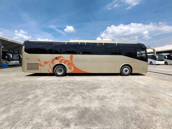 50% Off Luxury Coach Bus Brand New SUNLONG SLK6126 50 Seats Right Hand Drive Limited Supply