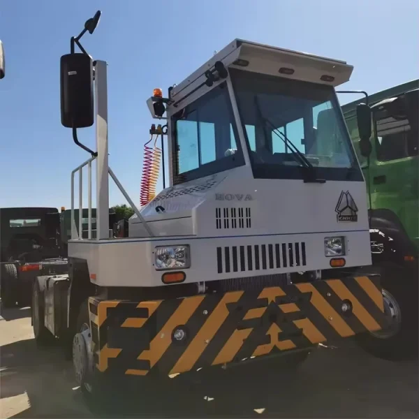 2025 Brand New Sinotruk Howo Euro 2 4X2 300Hp Port Tractor Truck High Traction for Container Yard Quay Crane Transfer