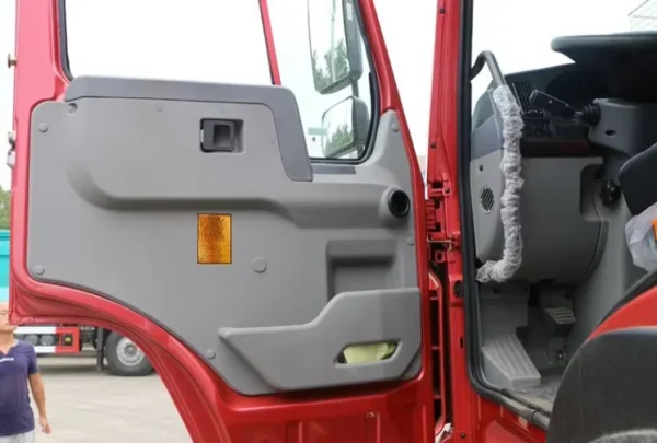 SINOTRUK HOWO-7 Brand New 8x4 30-50 Ton 375hp Tipper Dump Truck for Sale Diesel Fuel Euro 2 Emission Left Heavy Truck Segment