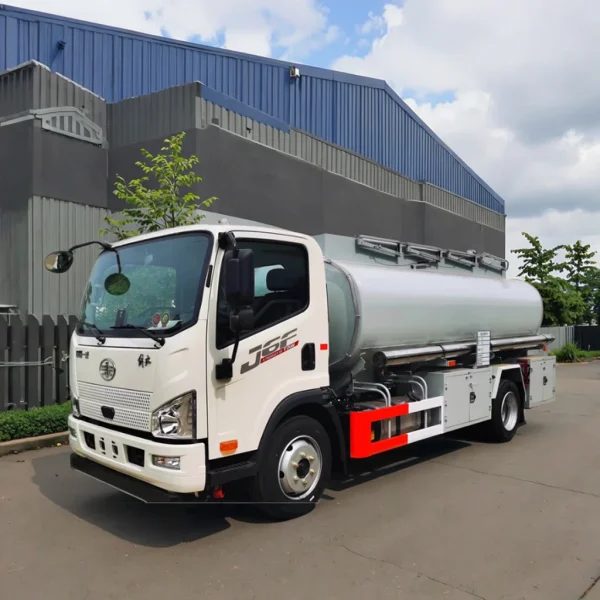 FAW  Special Truck 4X2 Big Tanker Truck Volume Low Price