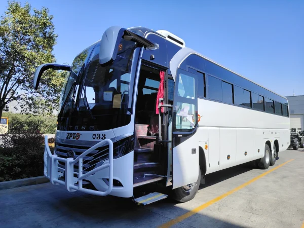 Brand New Yu-tong Bus D14 Euro 3 Diesel Luxury for Sale Brand New Front Engine Double Rear Axle Coaches 72 Seat Bus F13 ZK6139D