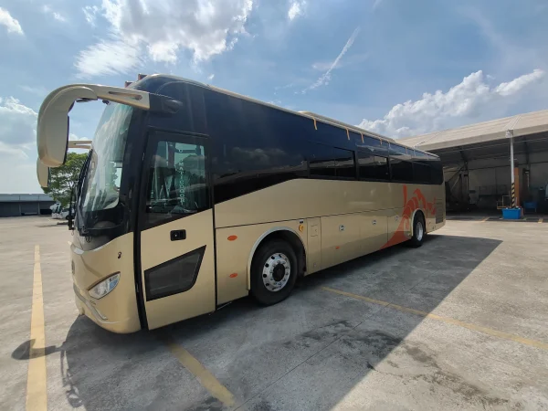 50% Off Luxury Coach Bus Brand New SUNLONG SLK6126 50 Seats Right Hand Drive Limited Supply