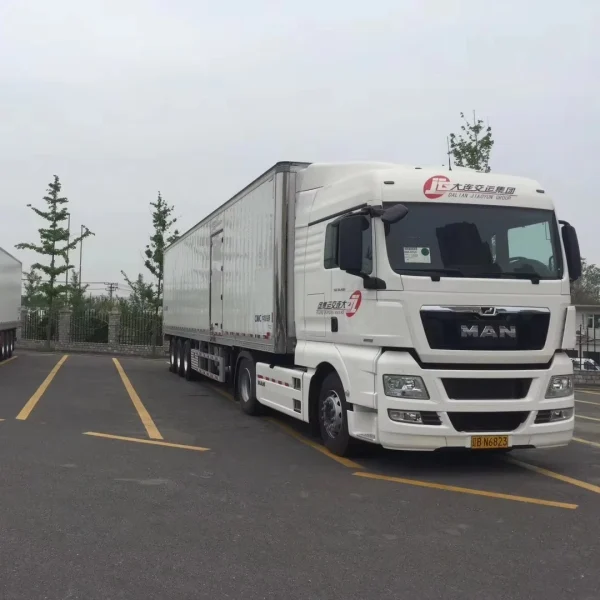 30 Ton Refrigerated Truck for Long-Distance Fruit & Vegetable Cold Chain Transport New Manual Diesel Vehicle 30 Ton Refrigerated Truck for Long-Distance Fruit & Vegetable Cold Chain Transport New Manual Diesel Vehicle