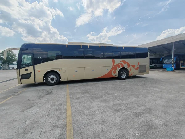 50% Off Luxury Coach Bus Brand New SUNLONG SLK6126 50 Seats Right Hand Drive Limited Supply