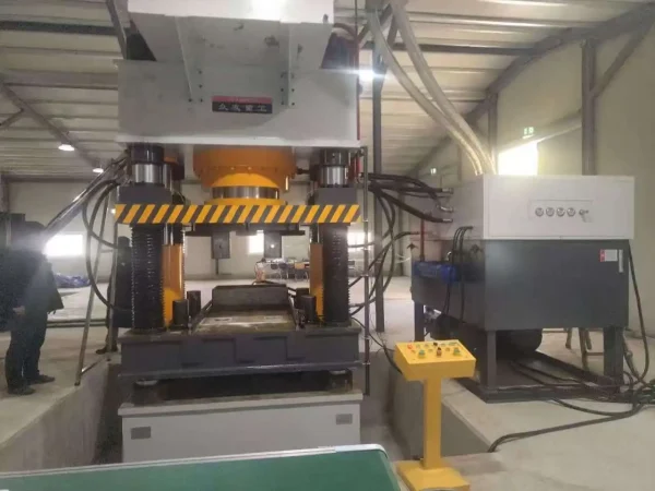 800T 1000 Ton Coconut Fiber Sawdust Pallet Making Machine Wood Chip Pallets Compressed Pallet Moulding Machine Production Line 800T 1000 Ton Coconut Fiber Sawdust Pallet Making Machine Wood Chip Pallets Compressed Pallet Moulding Machine Production Line