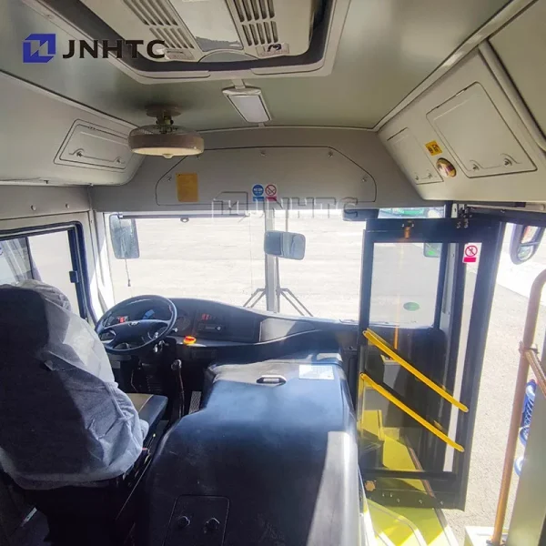 New LCK6125DG Coach Bus with Sliding Windows 60+1 Seats for City Transport Diesel Fuel Manual Transmission