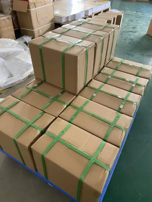 Customized 12.8V100Ah Lithium Iron Phosphate Battery with 5000 Cycles CE Certified for Recreational Vehicles